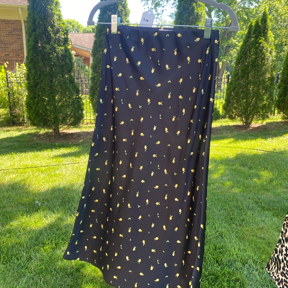 Mi Ami Black Midi Skirt – Lemon Fruit Print, Soft Satin Feel – Size Small